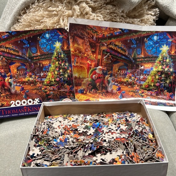 Thomas Kinkade Christmas Jigsaw Puzzle Santa’s Workshop Holiday  2000 pc - Picture 3 of 4